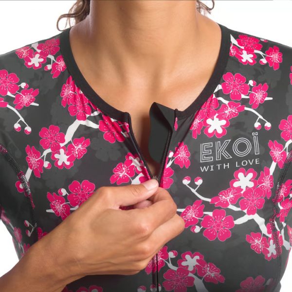 combinaison-triathlon-femme-ekoi-x-nathalie-simon (4) combinaison-triathlon-femme-ekoi-x-nathalie-simon (4)